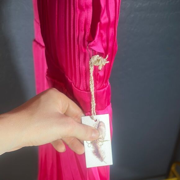 Jessica Simpson Pink dress with V-Neck and Ruched Bust - Picture 5 of 7